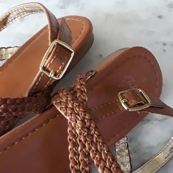 Faded Glory Camel Sandals - Picture 4 of 5